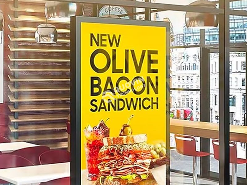 Retail Digital Signage: Benefits, Key Features & Business ROI | QUOVIN